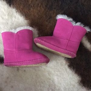Size 4/5 toddler uggs